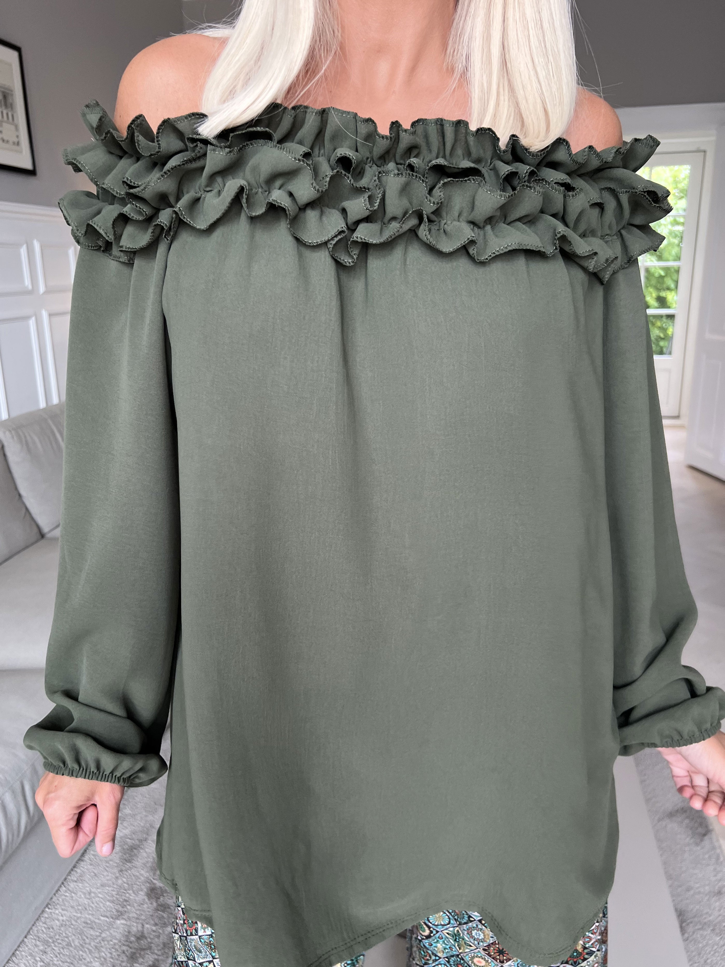 Chili - Fineste tunika bluse med flæser i udskæringen